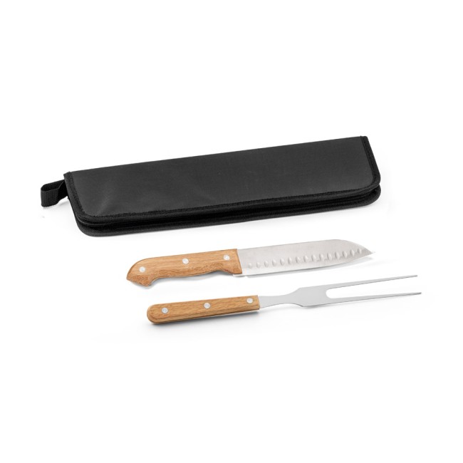 Kit churrasco com estojo em 210D com 2 utensílios em aço inox e cabos em madeira brinde