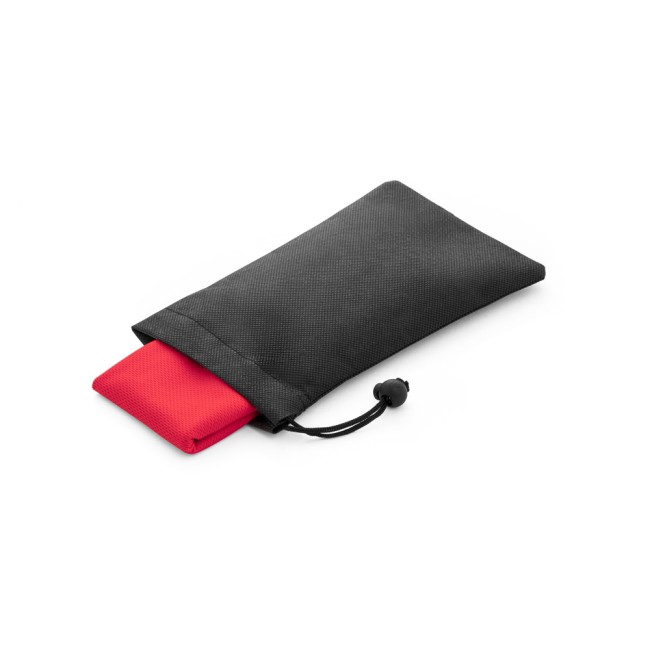 Toalha esportiva refrescante em poliéster 100% reciclado com bolsa em non-woven brinde