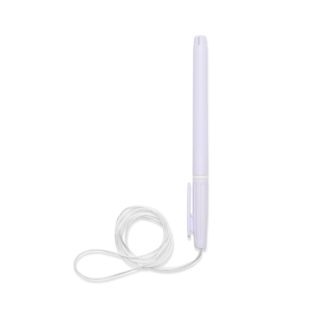 Caneta plástica com cordão personalizado